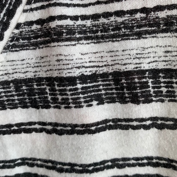 Urban Outfitters White & Black Striped V-Neck Short Sleeve Shirt - Picture 5 of 5